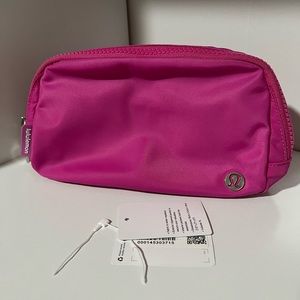 LIKE NEW! LULULEMON EVERYWHERE BELT BAG “SONIC PINK”